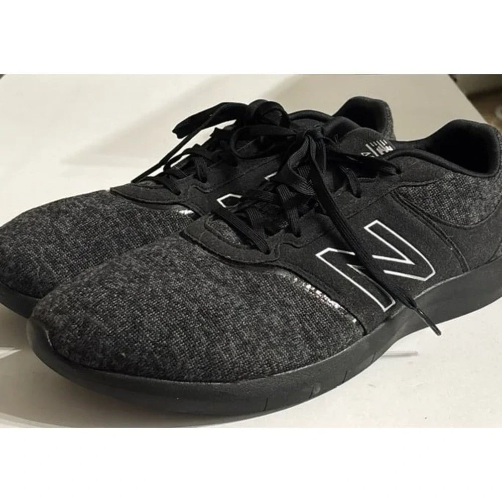 New Balance 400 Black /Gray Sneakers (sz. 11)